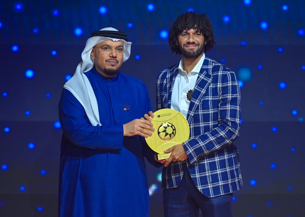 فوز النني بجائزة أفضل لاعب من اختيار الجمهور (إكس)