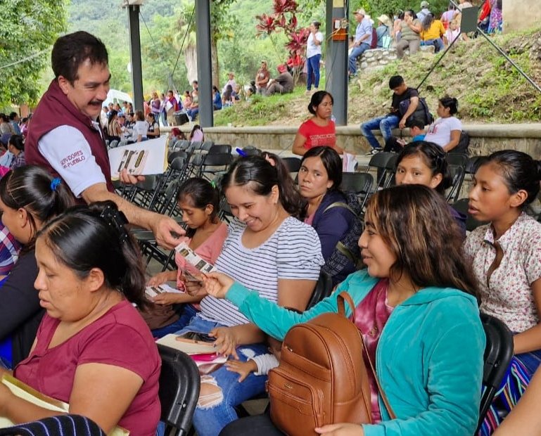 Visitamos #TepehuacánDeGuerrero con las tarjetas #BienestarHgo 🫂

Los #ServidoresDelPueblo y el personal de #SebisoHgo continúan con la entrega de las tarjetas donde se recibirán los apoyos #BienestarYDesarrollo y #MadresTrabajadoras.

#SomosBienestar