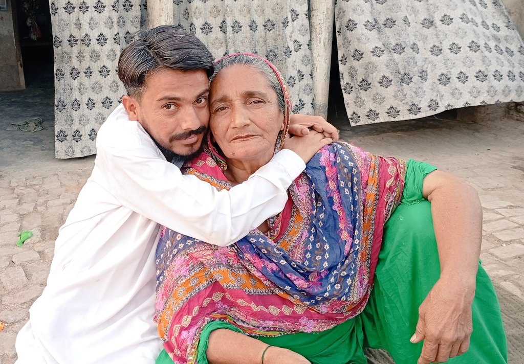 ahmed_Code26's tweet image. Asad Bhatti, a talented, educated young man, has been struggling for years to Secure a job despite his disability. He’s not begging, he’s Fighting to Support his family with dignity through hard work, It’s heartbreaking that Sindh Govt ignores such resilient souls. Shame on a…