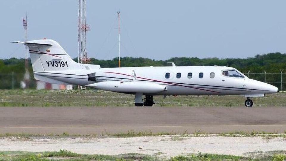 Diosdado Cabello, explícale al país que hiciste con el buzo Hugo Marino, el mismo que encontró la "caja negra" del lear jet 25, siglas YV3191 siniestrado en Vargas dónde viajaba el hijo de Pérez Abad. Tú más que nadie sabe que fue lo que pasó con ese señor.