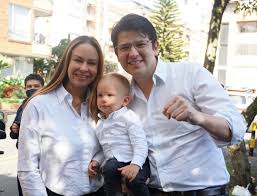 Es momento de hacer una pausa y pedir a nuestro creador por la salud de Miguel Uribe.