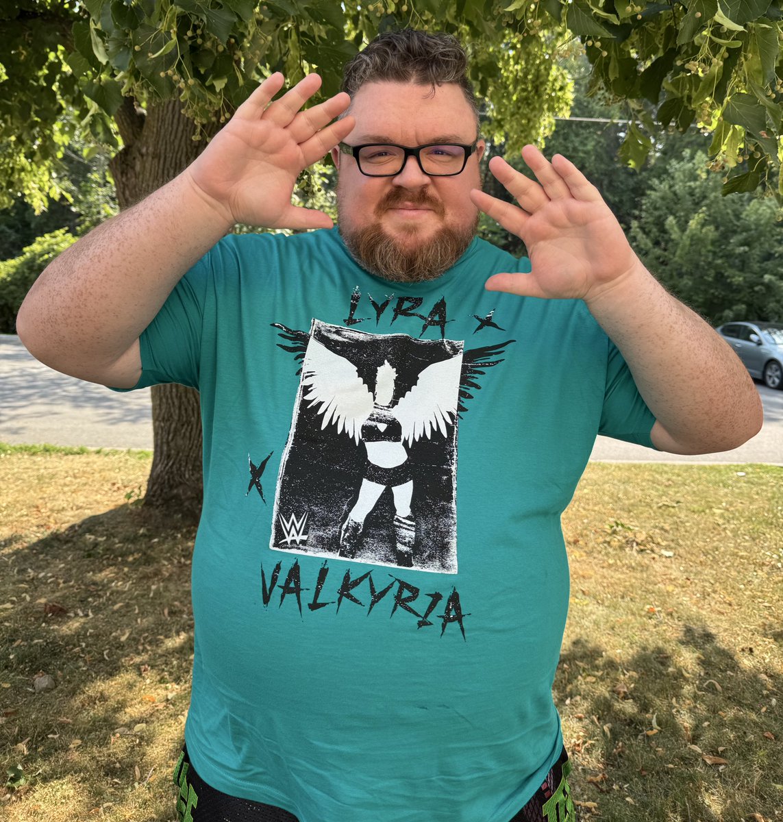TQSherwood's tweet image. Love when my birthday purchases to myself arrive!! Absolutely love my @Real_Valkyria shirt, such a gorgeous colour. We love Lyra Valkyria in this house!! #lyravalkyria