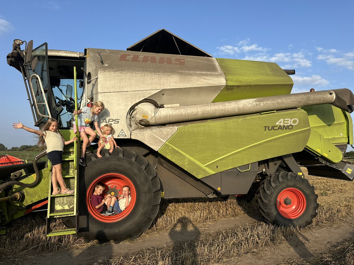 What a machine, 13th season, 370 acres, 0 seconds downtime, great climbing frame. 👌💪