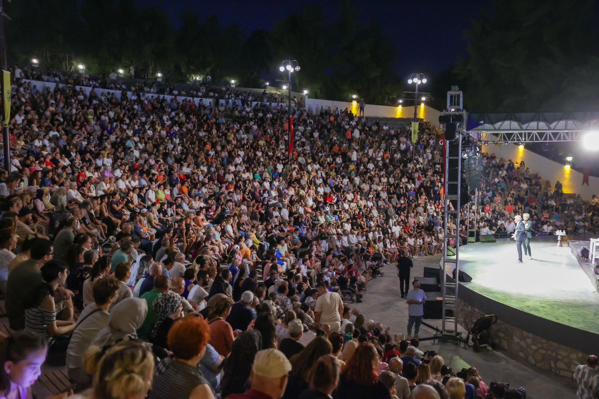 Baştan sona yenilediğimiz Zeki-Metin Amfi Tiyatromuz, Süheyl ve Behzat Uygur’un “Hey Gidi Günler” oyunu ile “hiç kapanmamak üzere” yeniden “perde” dedi…🎭

Değerli sanatçılarımıza ve tiyatromuzu dolduran binlerce Bucalıya sonsuz teşekkürler.🙏