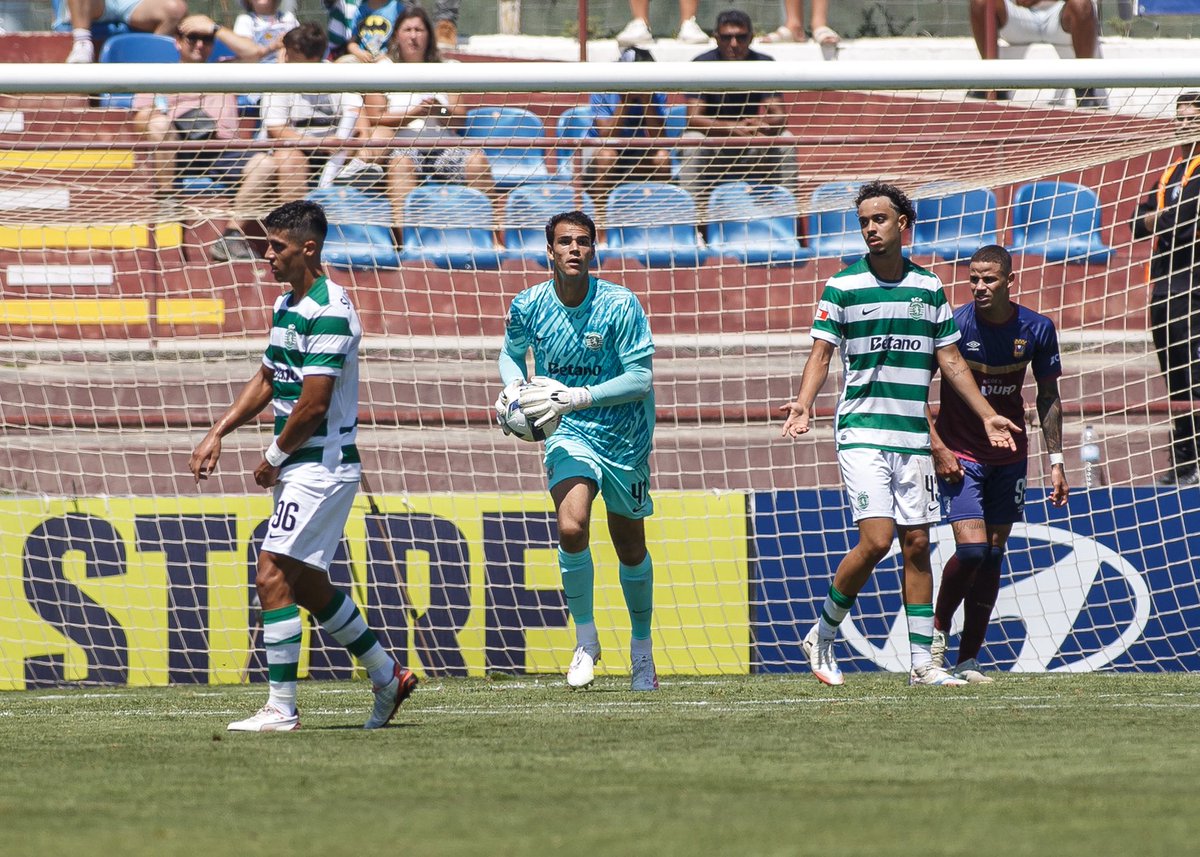 CallaiDiego's tweet image. Vitória e jogo sem sofrer gols. Missão cumprida. 🎯