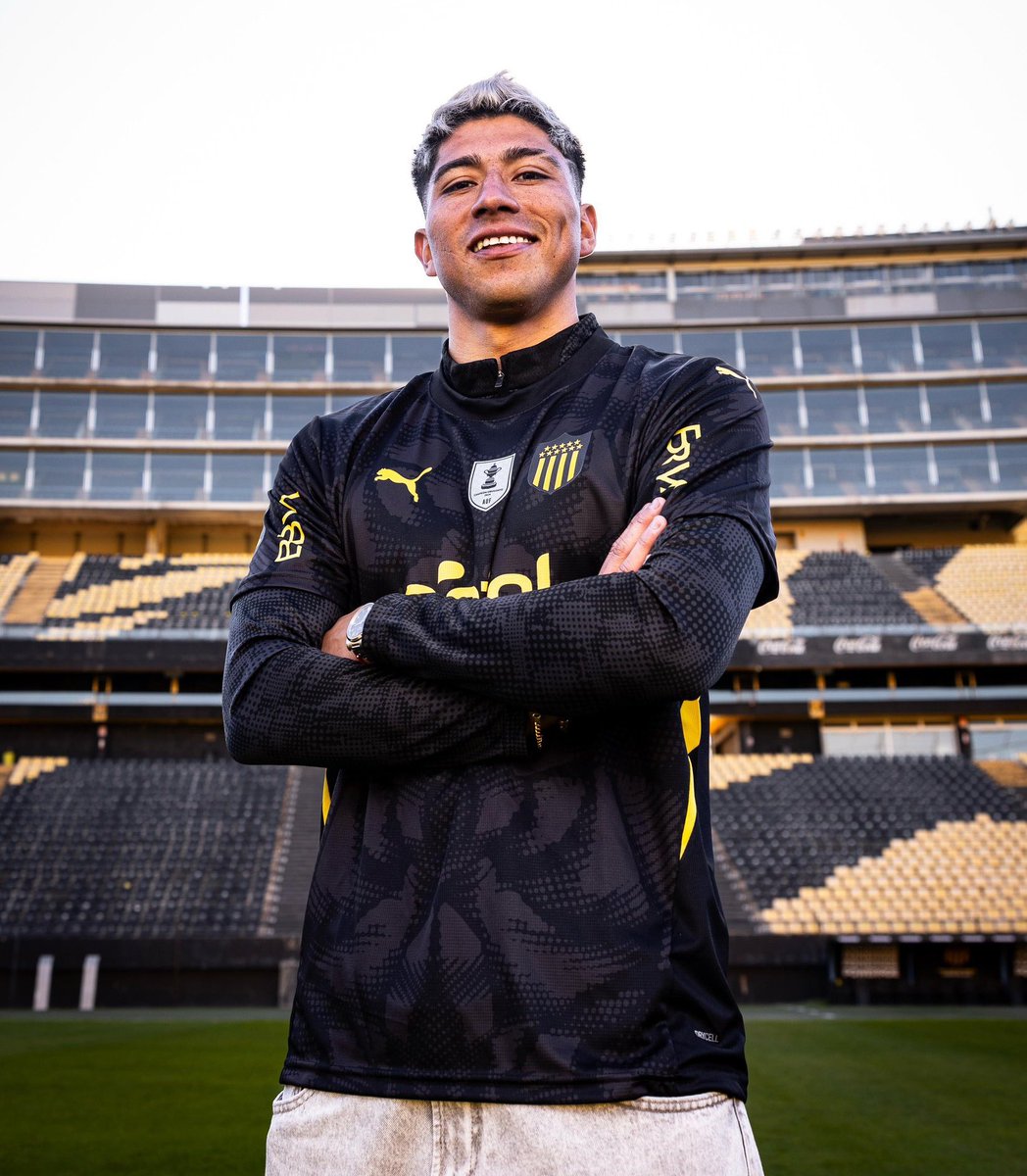 A ella le gustan los 𝒇𝒍𝒂𝒊𝒕𝒆𝒔...