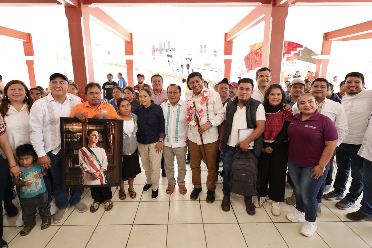 ROAYAGA SE TRANSFORMA CON BIENESTAR JUNTO A LA PRIMAVERA OAXAQUEÑA

Venimos a Santo Domingo Roayaga con la Presidenta del <a href="/DIF_Oaxaca/">DIF Oaxaca</a>, Irma Bolaños (<a href="/Irma_BolanosOax/">Irma Bolaños Quijano</a>). Esta es una comunidad a la que le guardo un gran cariño por la cultura que compartimos, y estamos aquí