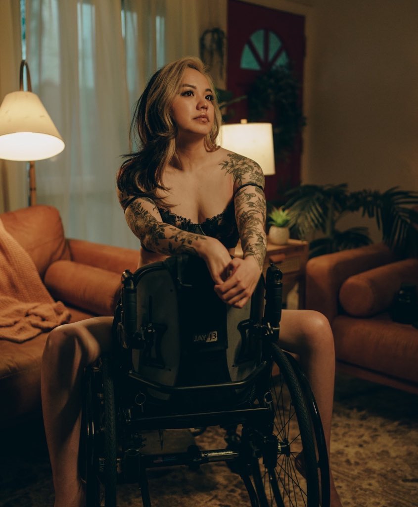 _violetlin's tweet photo. Your favorite disabled Asian sexworker 🇨🇳♿️ https://t.co/cdTePrsbtO