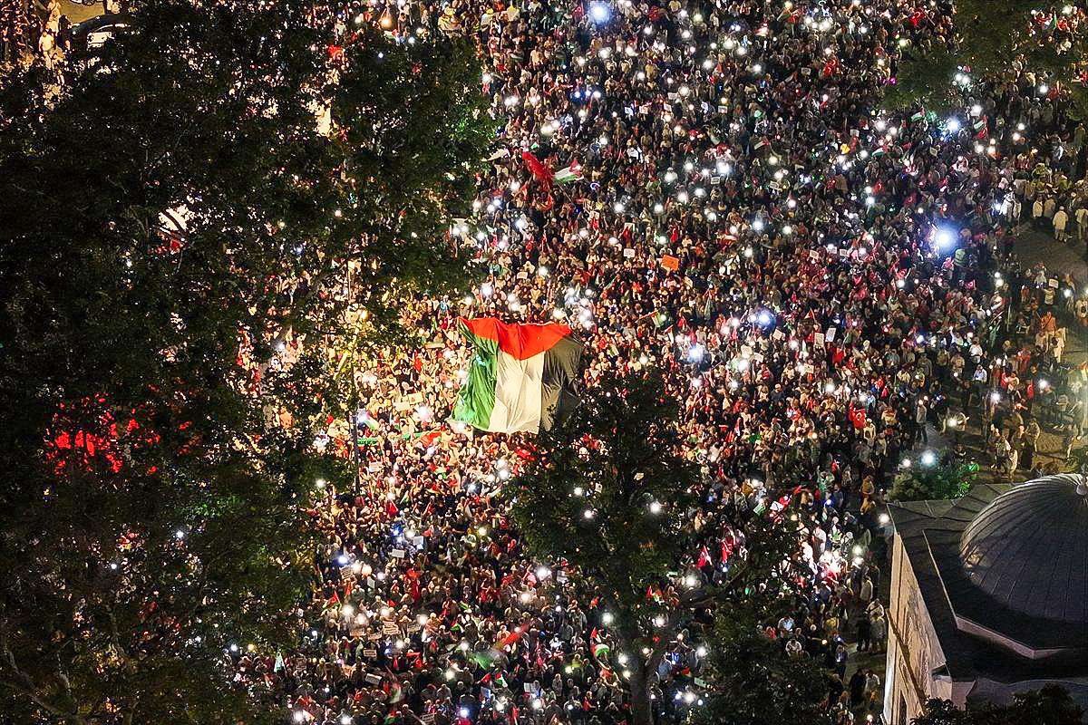 İstanbul Gazze için ayakta…

Beyazıt'tan Ayasofya’ya,
Ayasofya’dan Özgür Filistin’e!
🇹🇷🇵🇸

#GazzeyeUmutOl