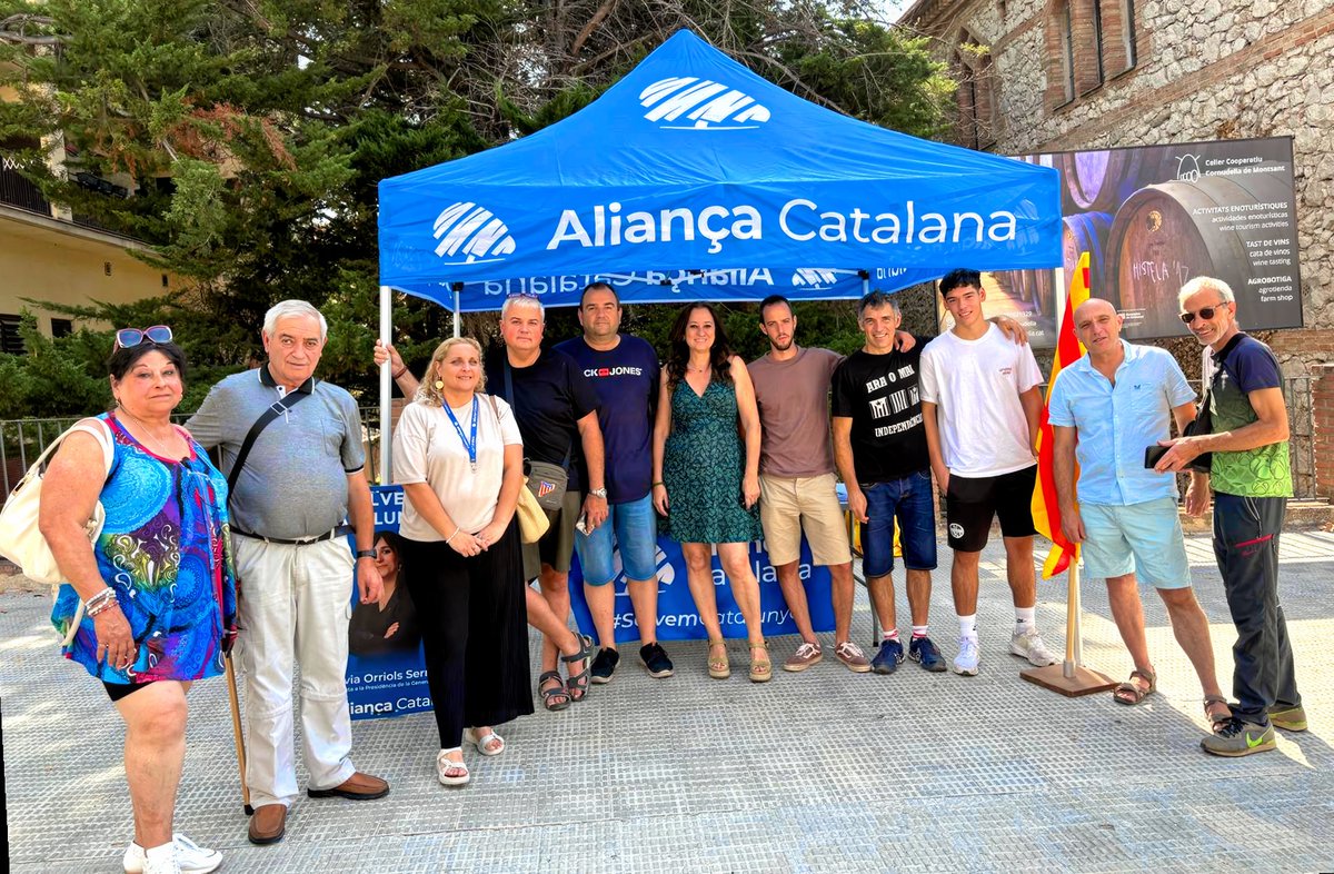 Una carpa més. Aquest cop, a Cornudella de Montsant, amb un bon èxit de visitants.