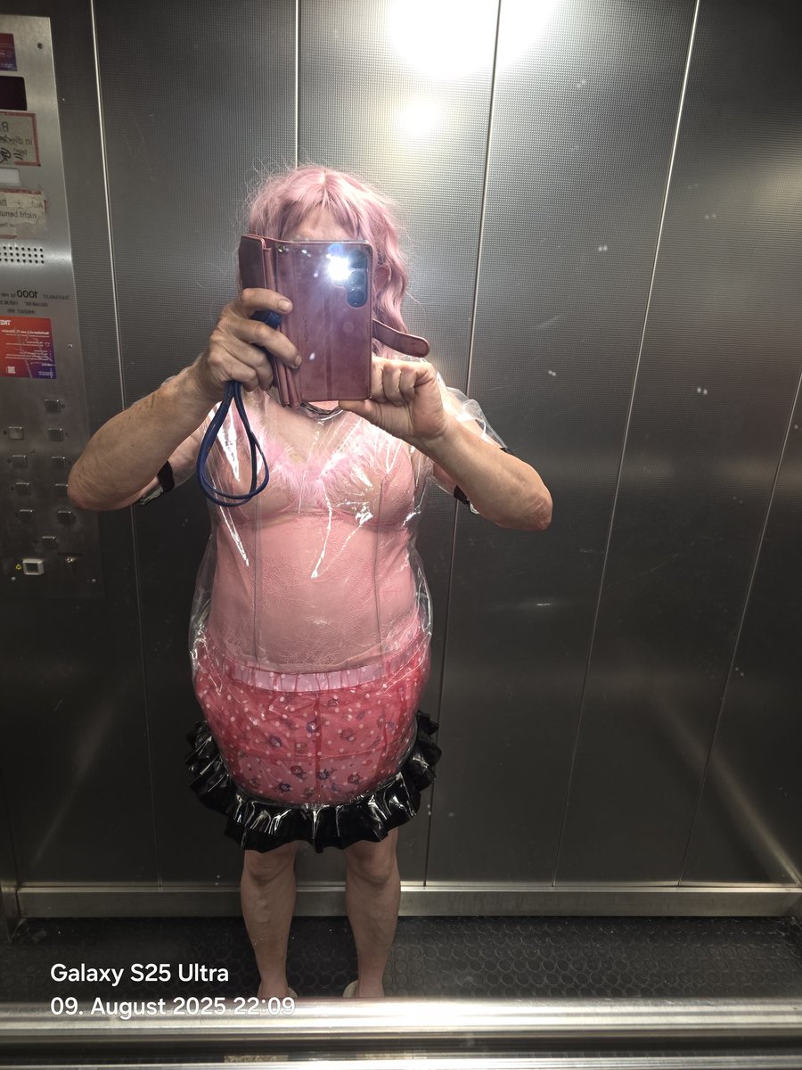 Windelsklave,MonikaEigentum von Herrin @AthMinerva tweet media