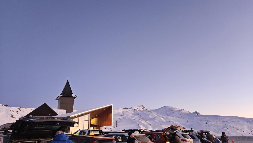 markhoorocks's tweet photo. Day 2 on the mountain. Much better. Sun 🌞 ❄️ #Cardrona https://t.co/ovNPd0tUZX