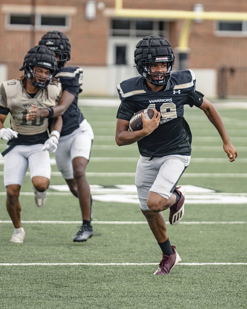 Flying Across The Field ✈️

<a href="/eccc_football/">East Central Warrior Football 🏈</a> | #NJCAA