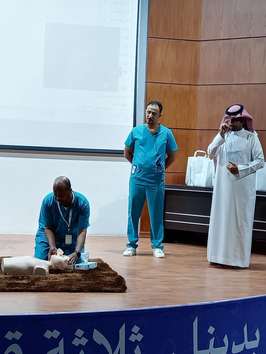 Qurayyatmentalh's tweet photo. لاول مرة بالقريات ضمن فعاليات حملة #صيف_بصحة التي أطلقها #تجمع_الجوف_الصحي لتعزيز الوعي الصحي نفذ #مستشفى_إرادة_والصحة_النفسية ب #القريات دورة المهارات الأساسية للإسعافات الأولية مع الترجمة الفورية ل#الصم و #البكم  وتدريب الاشخاص ذوي الإعاقة وذلك ضمن مشروع التدريب الوطني المجتمعي https://t.co/YhgGFHf1d1