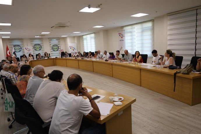 Bugün Diyarbakır'da  "Amed Barış Çalıştayı" düzenledik. Farklı kesimleri temsil eden 32 sivil toplum örgütü ile birlikte barış inşa sürecinde nasıl rol alabileceğimizi tartıştık ve Meclis Komisyonuna sunmak üzere öneriler geliştirdik. #eleştirelbarışağı #toraaşitiyakritik #cpn