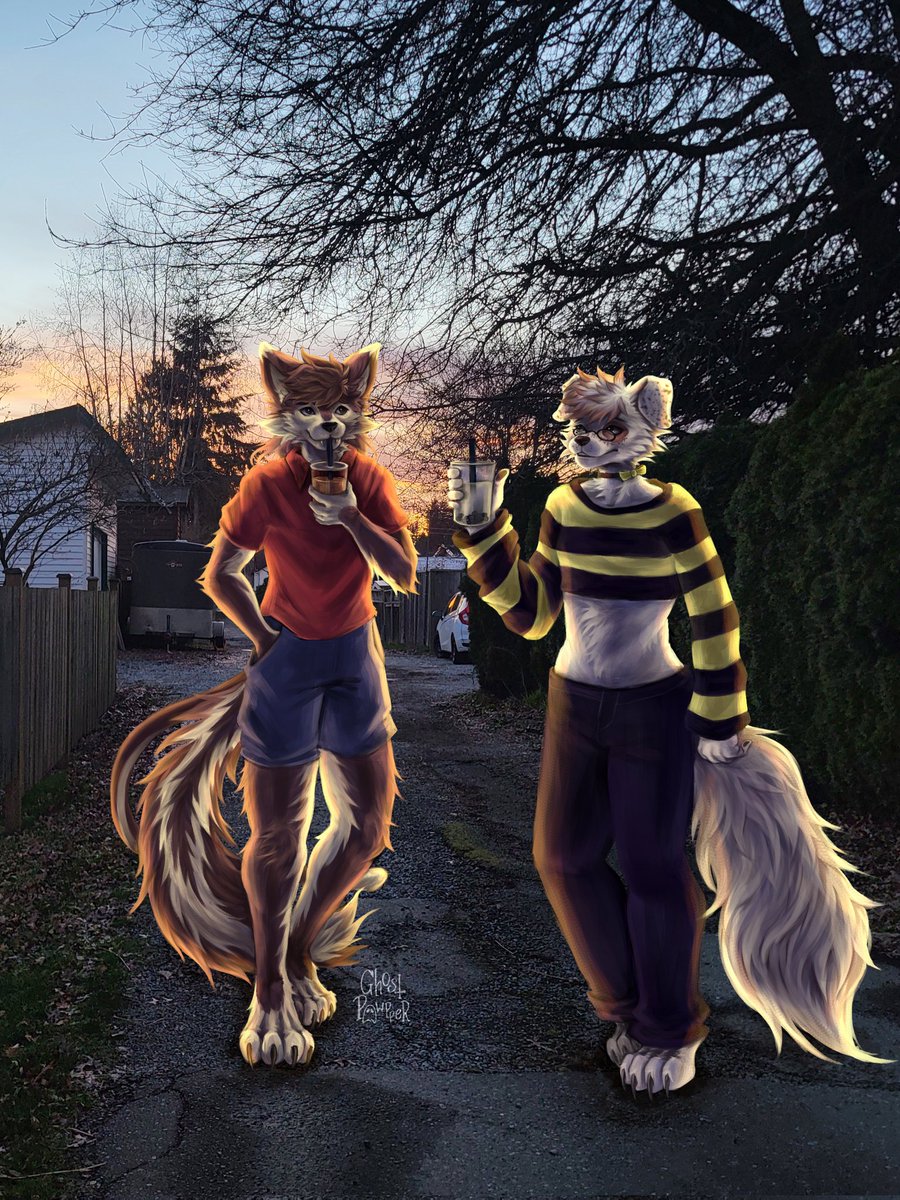 I wonder what those two are chatting about during this sunny afternoon 🤔