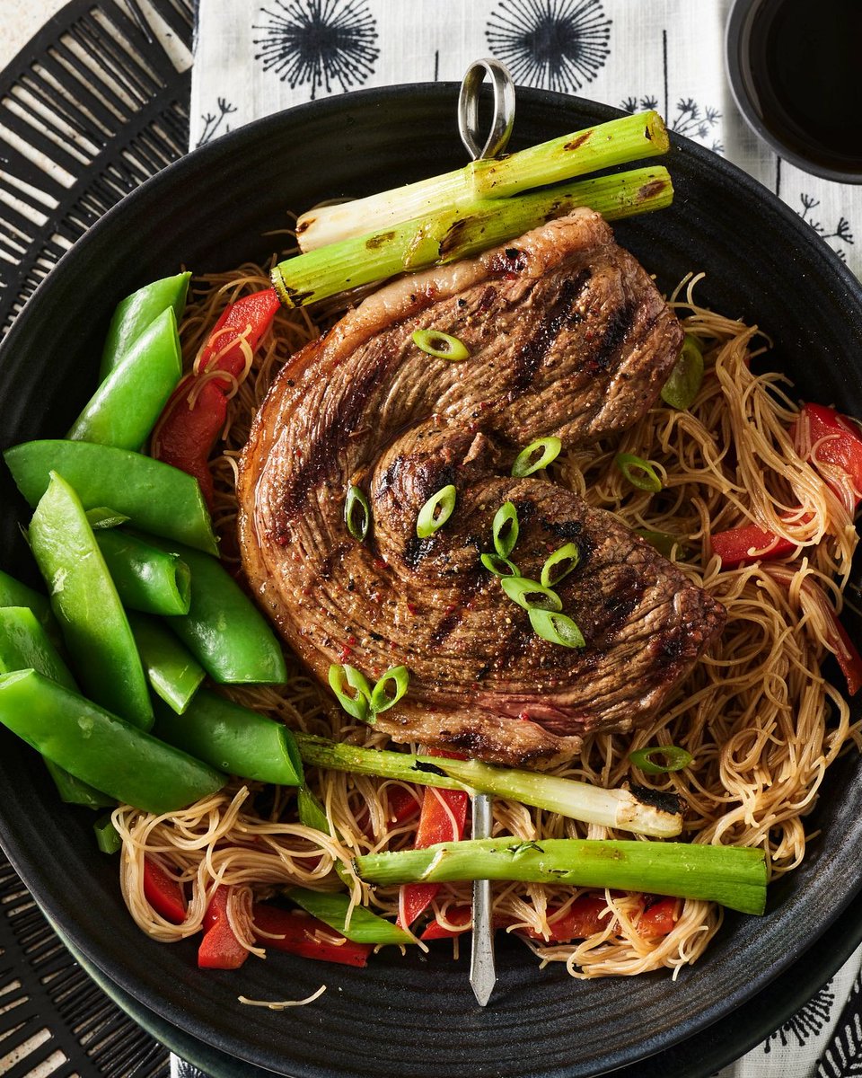 Beef's tweet photo. Here's our spin on traditional Filipino pancit! Grilled Coulotte Steaks in a soy glaze with grilled scallions and vermicelli rice noodles.

Recipe details here - https://t.co/9vFJvI1heN

#BeefFarmersAndRanchers https://t.co/PHjggHRaed