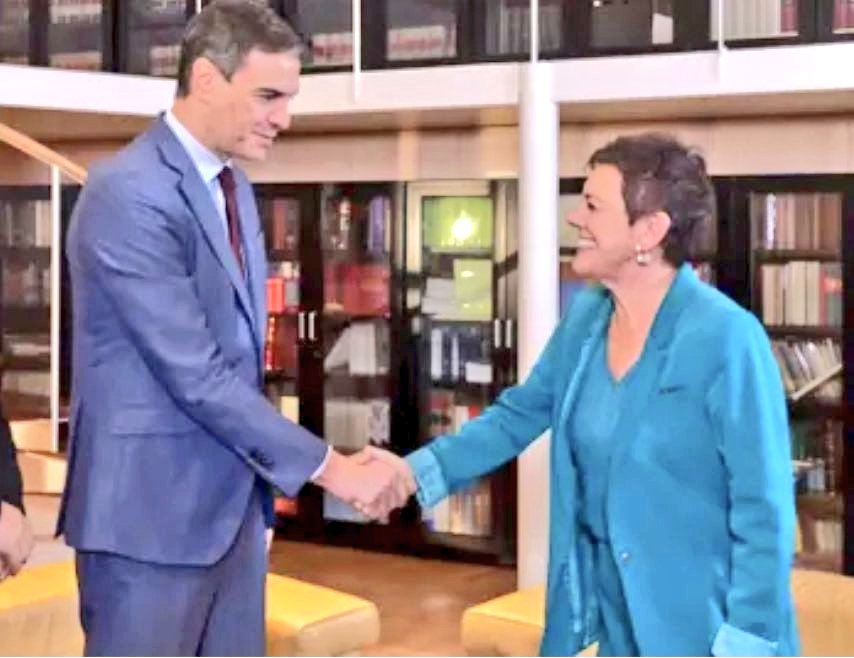 Carlos De Urrecha (@carlosdeurrecha) on Twitter photo <a href="/sanchezcastejon/">Pedro Sánchez</a> <a href="/ZelenskyyUa/">Volodymyr Zelenskyy / Володимир Зеленський</a> Tal día como hoy el Subteniente Infantería D. Francisco Casanova Vicente fue asesinado con 4 balazos en la nuca en Berriozar por los cobardes de ETA.
"El pequeño le decía: 'A papá le falta un ojo'"
Pedro Sánchez nunca le recordará porque gobierna con sus asesinos.
Bildu es ETA <a href="/sanchezcastejon/">Pedro Sánchez</a> <a href="/ZelenskyyUa/">Volodymyr Zelenskyy / Володимир Зеленський</a> Tal día como hoy el Subteniente Infantería D. Francisco Casanova Vicente fue asesinado con 4 balazos en la nuca en Berriozar por los cobardes de ETA.
"El pequeño le decía: 'A papá le falta un ojo'"
Pedro Sánchez nunca le recordará porque gobierna con sus asesinos.
Bildu es ETA