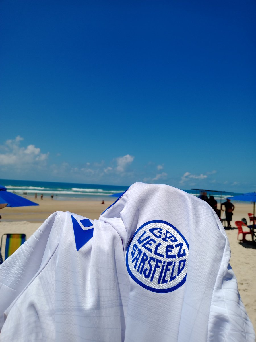 Estamos chegando 🇧🇷 ✈️ 

Abrimos hilo con #VélezCopaFortaleza

Invadimos Brasil con los colores más lindos del mundo🇮🇹

"Nosotros... Los que vamos a todos lados."