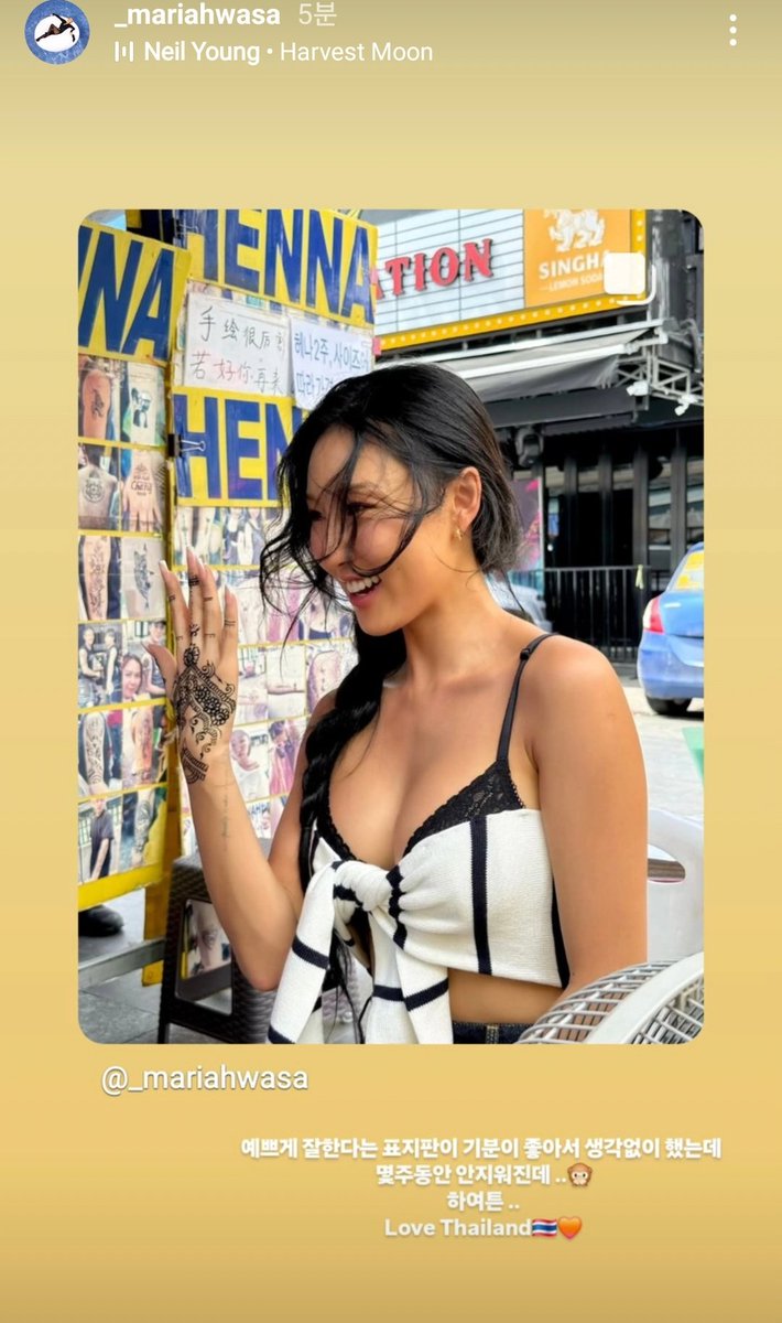 [Hwasa IG Story]

I did it without a second thought because the sign says that they will do it prettily.
But it will only fade off after a few weeks .. 🙊
Anyways ..
Love Thailand 🇹🇭🧡

(T/N: she only got to know that it will take a few weeks for it to fade off after getting it