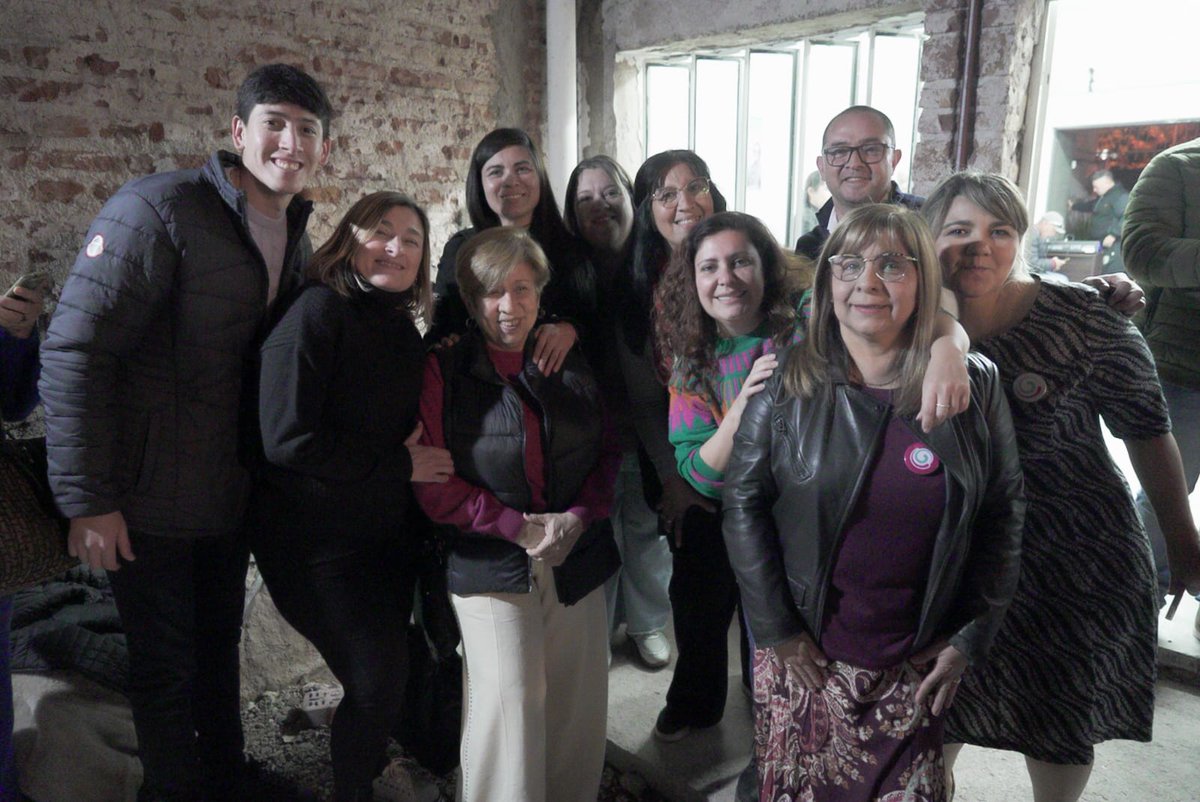 Y sí así empezó... 🤩🫣

Se inauguró el #EspacioGesto y arrancó llenísimo de personas con ganas de hacer mil cosas acá! Porqué cuando quieren quitar espacios, quienes realmente creemos en el poder de encontrarnos, charlar, capacitarnos e interactuar, encontramos la manera de