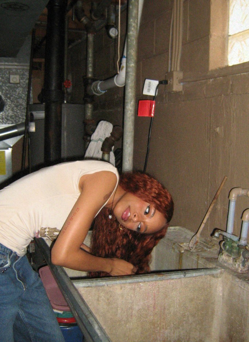 ravynlenae's tweet photo. HAPPY 1 YEAR !!!!!!!! XOXOXO https://t.co/Lh7KzL6UvX