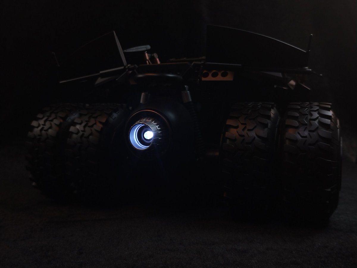 crazybonecrazy's tweet image. #创世模王
 #Modoking
1/12  ダークナイト バットモービル タンブラー
素組みでこの出来。オマケに光る！