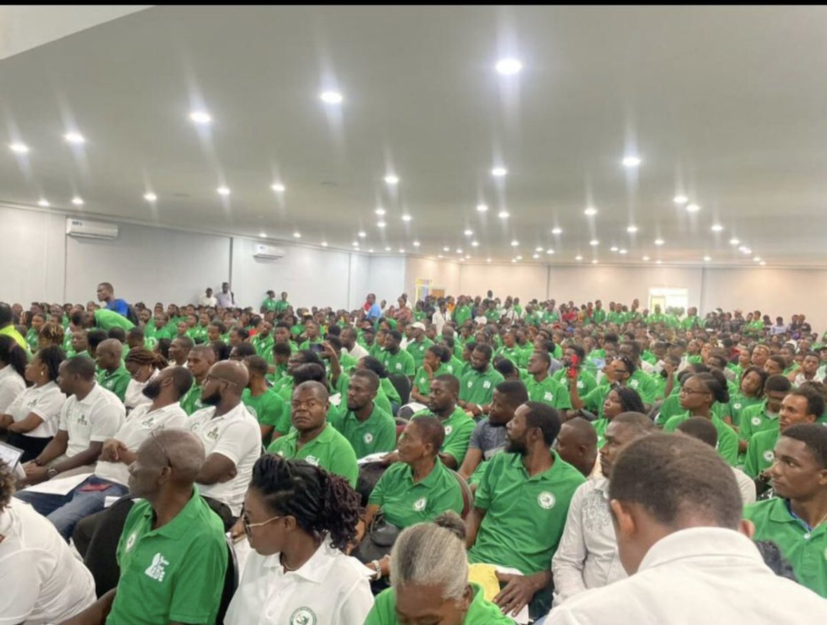 Actuellement dans la ville des cayes  au local de la radio Hirondelle le parti <a href="/edehaiti2021/">Les Engagés pour le Développement EDE</a> organise une formation sous le ledearship  de son président <a href="/claudejoseph03/">Claude Joseph, Ph.D.</a> .Cette formation vise au renforcement du parti et aux engagements politiques et Idéologiques. Ansanm Ann EDE 💚