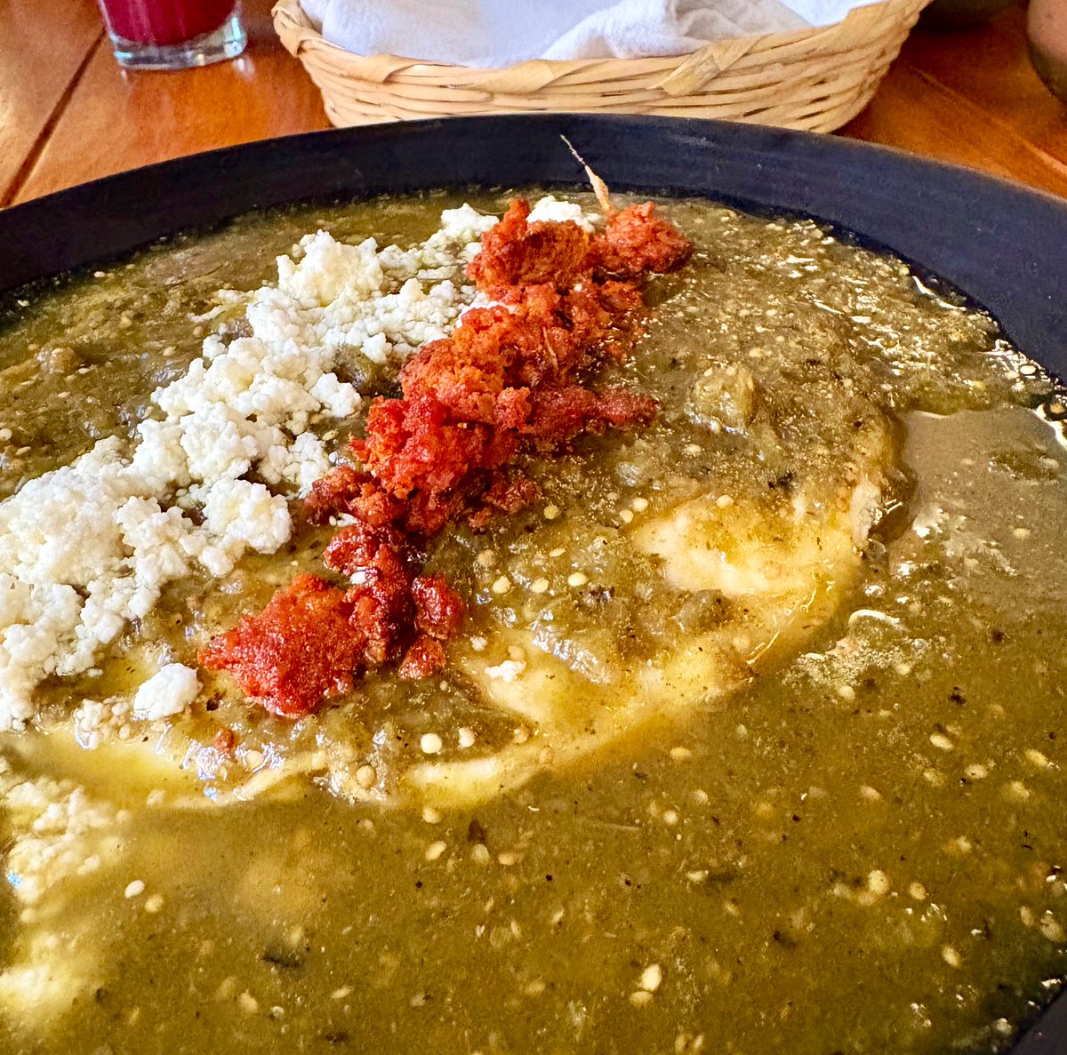 Los huevos encamisados son un buen pretexto para arrancar el día. #DesayunaMexicano