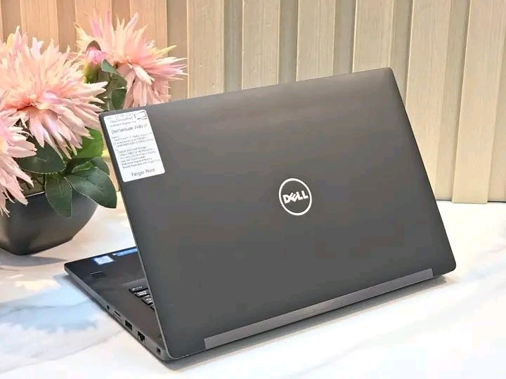 Fontquad's tweet photo. The Dell Latitude 7480 means business — 7th Gen i7 with turbo boost, 8GB RAM, 256GB SSD, and a crisp Full HD display that makes everything look important. Backlit keyboard and fingerprint login, because even your laptop should know it’s you.
#FontGadgets