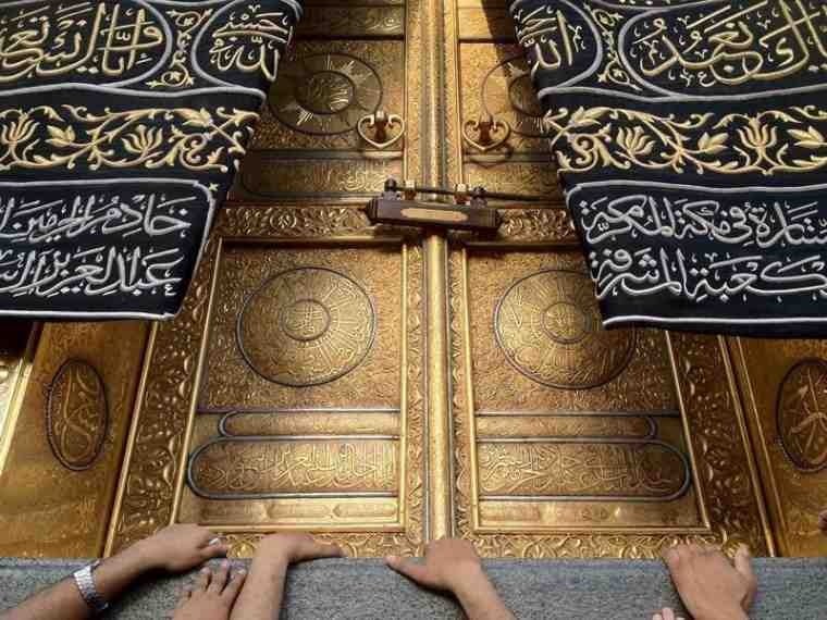 amanymooaa's tweet photo. يا الله :
 إني لا أُصلّي لك كما يليق بك
ولا أصوم كما كان ي��علُ داود
ولا أصبر إذا مرضتُ كما صبر أيوب
ولا أُسبّح بحمدك تسبيح يونس في بطن الحوت
ولا آخذ ديني بقوة كيحيى
ولا أغضُّ بصري كما غضّ يوسف كل جوارحه
ولستُ متسامحاً لحد القول : اذهبوا فأنتم الطلقاء
ولكني مثلهم يا الله أحبك❤️ https://t.co/LhDj3I64jN
