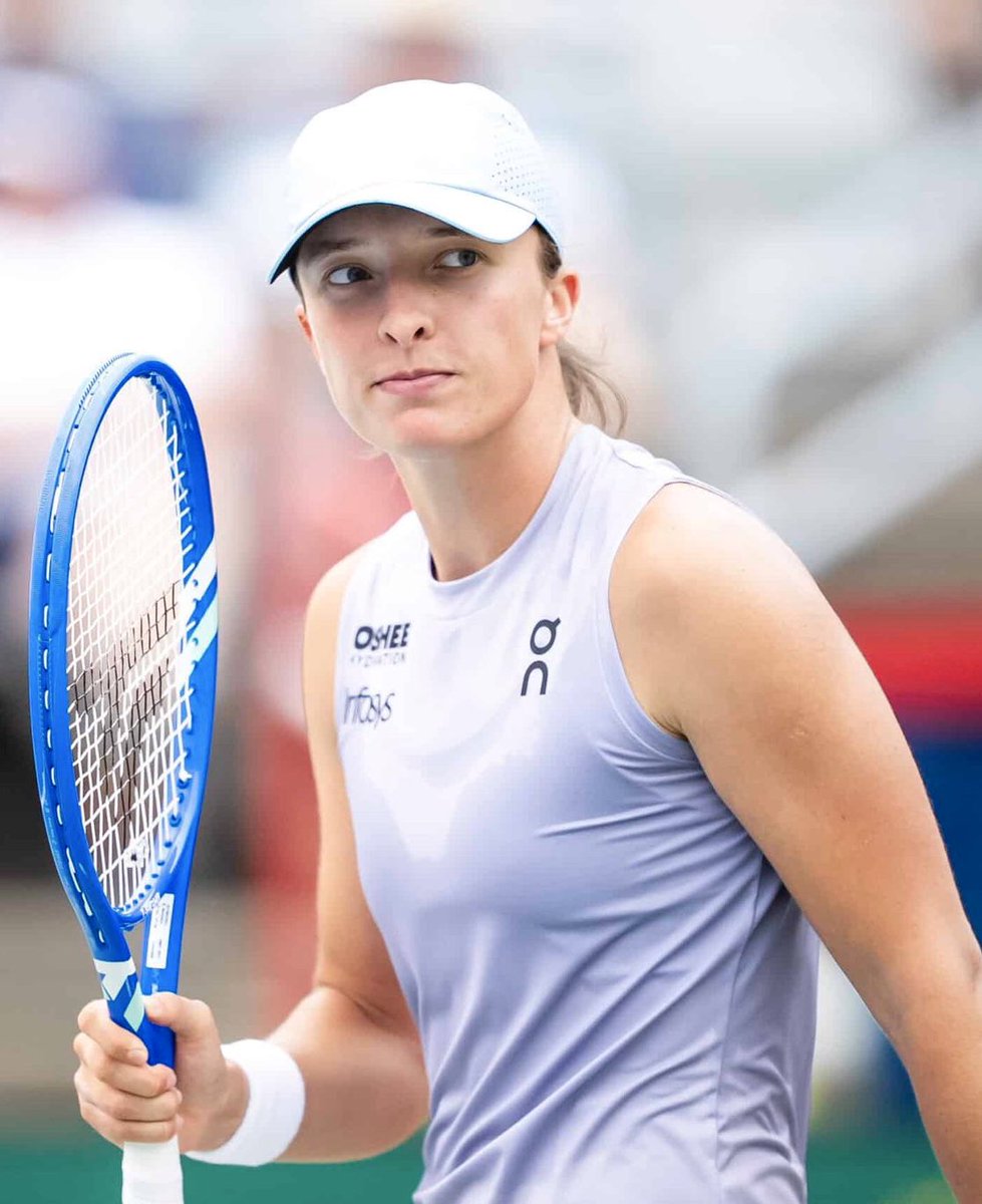 TheTennisLetter's tweet image. Swiatek d. Potapova 6-1 6-4 in Cincinnati
Iga gets through her opener.
After everything it took mentally & physically to win Wimbledon, she needs matches this week to find her best on the hard courts.
✅45th win of 2025
✅Won 10 of last 11 matches
Building. 🇵🇱❤️