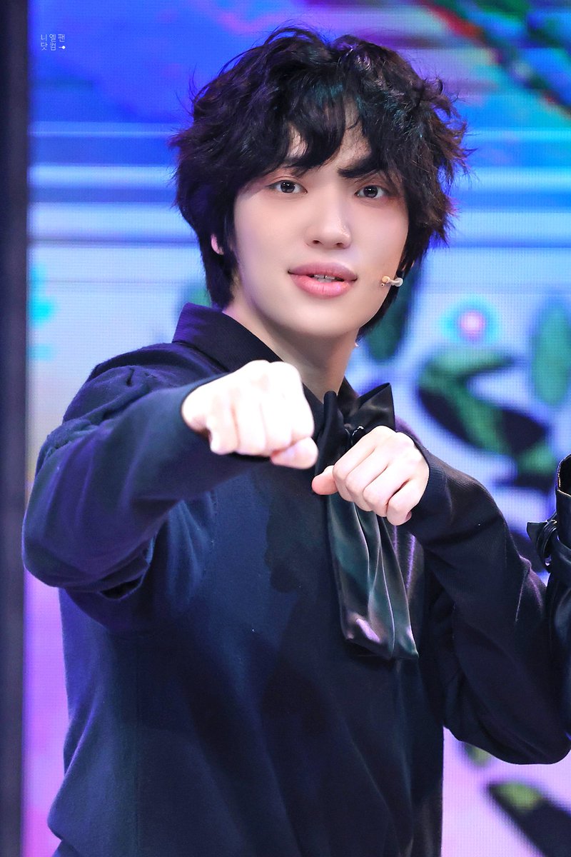 250809 뮤지컬 '개와 고양이의 시간'  막공 🐈‍⬛

포토타임
집 못지킬것같은 냥냥펀치

  #니엘 #NIEL