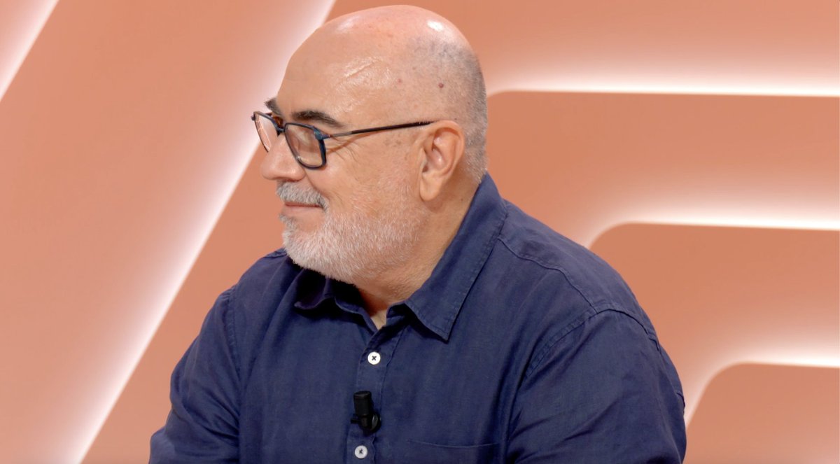 🌭Dans “Sandwichs, un tour du monde en 150 recettes”,  Jean-Noël Escoffier, passionné de la cuisine populaire mondiale, s’intéresse aux recettes simples, mais emblématiques, qui racontent la vie quotidienne aux quatre coins du monde.

📺tinyurl.com/28min0908 <a href="/Ed_Flammarion/">Editions Flammarion</a>