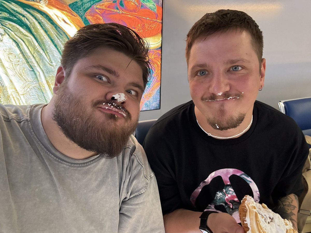 boozer23k's tweet photo. Амбассадоры Калининградских пекарен  🍰 @stemplton https://t.co/mpKOY5uJZ9