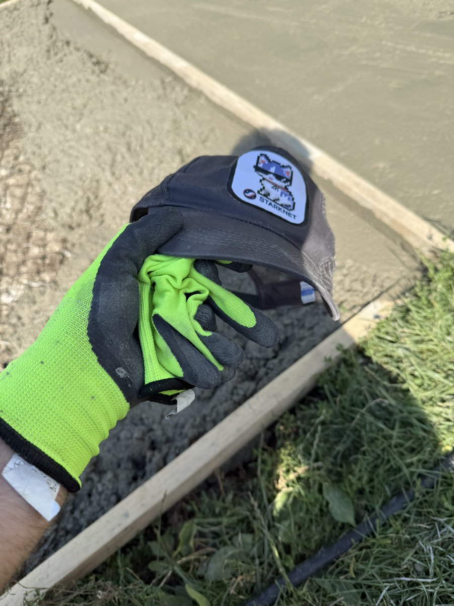 probably the first time <a href="/Starknet/">Starknet 🐺🐱</a> was used while building a concrete driveway. 

was super sunny so it helped thx