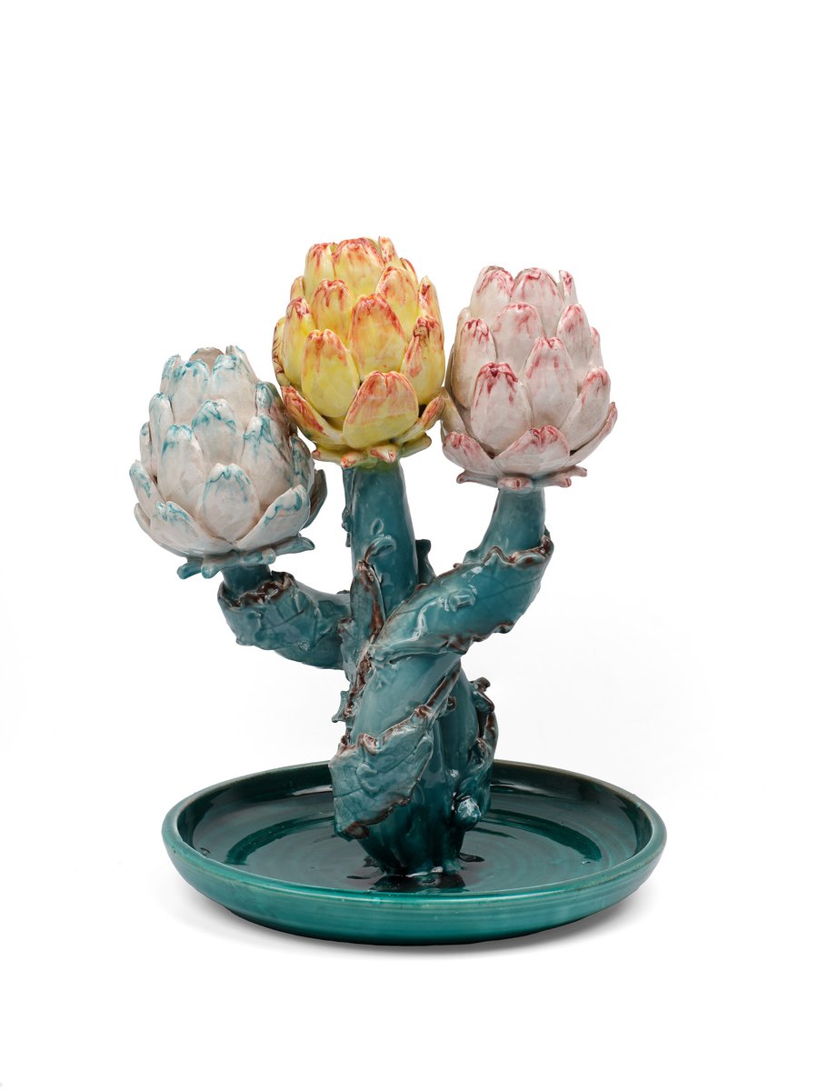 Artichokes reimagined in porcelain and flame.
Lola Montes 
Artichoke Candleholder, Italy (Three Heads), 2024. 
Hand-carved &amp; painted ceramic. 13 7/8 x 10 1/2 x 10 1/2 inches 
© Photo: Argenis Apolinario 
#tripoligallery #vitoschnabelgallery #sunday #lolamontes