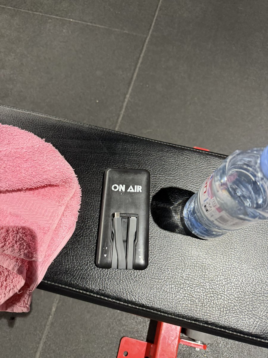 Bylkavon93's tweet image. J’avais plus de batterie le frérot du on air m’a mis bien la vérité ❤️ #sponso #JaiFaisLaVidangeDeLaClio3AvecLaServietteMeVirezPasSvp