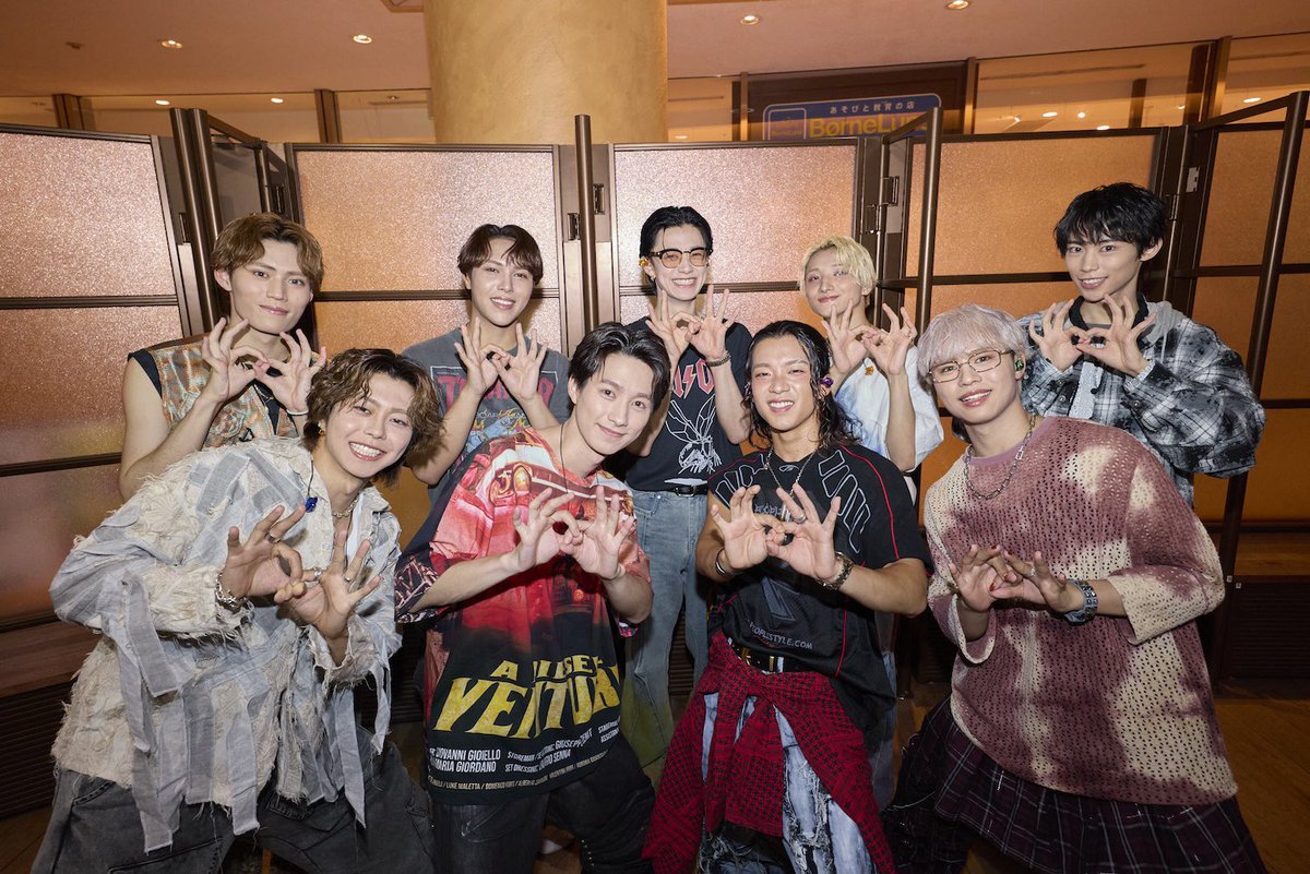Emo_miu's tweet photo. 【#BUDDiiS】3年連続で『コカ･コーラ SUMMER FES 音楽LIVE』に登場☀️🌻❤️‍🔥🏝️

💛「今日も元気にもりもーりー！」「気持ちは10人分で！」

⏬レポ＆写真多数📸
🔗https://t.co/AzCHMaiXwg

@buddiis @exsummerstation
#サマフェス #テレ朝サマフェス
#サマフェス2025 #バディ #Emomiu https://t.co/o0FmjdHmfE