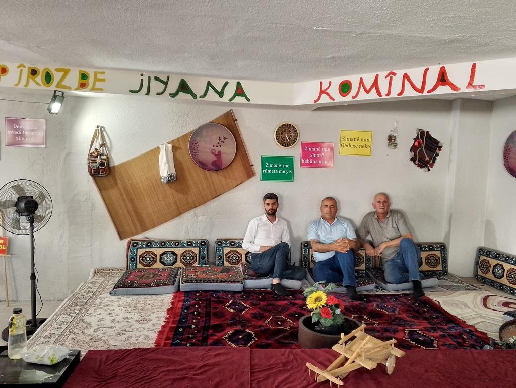 Yakın zamanda Tekirdağ Çerkezköy'de açılışı yapılan Mezopotamyalılar Dil ve Kültür Araştırma ve Geliştirme Derneği'ni ziyaret edip hayırlı olsun dileklerimizi ilettik.