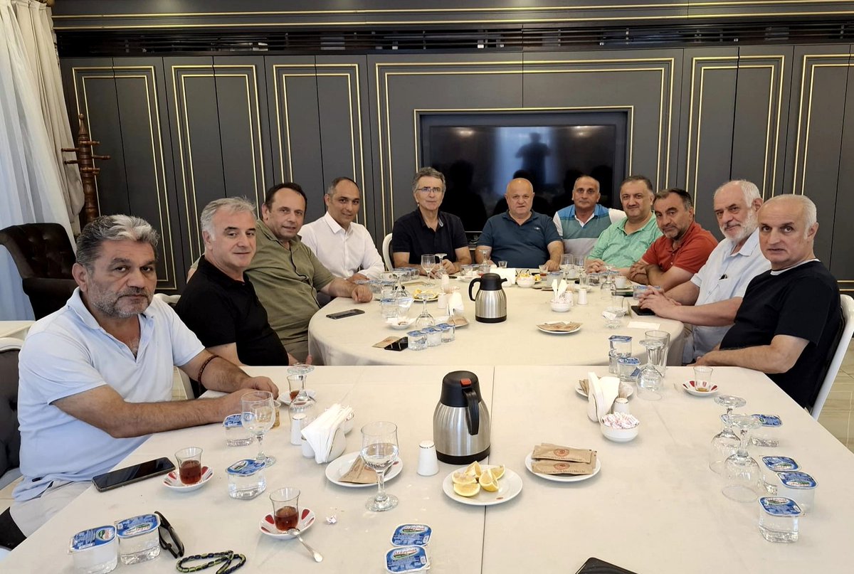 İstanbul’da kadim dostlarımızla bir araya geldik; hasbihal edip hasret giderdik.