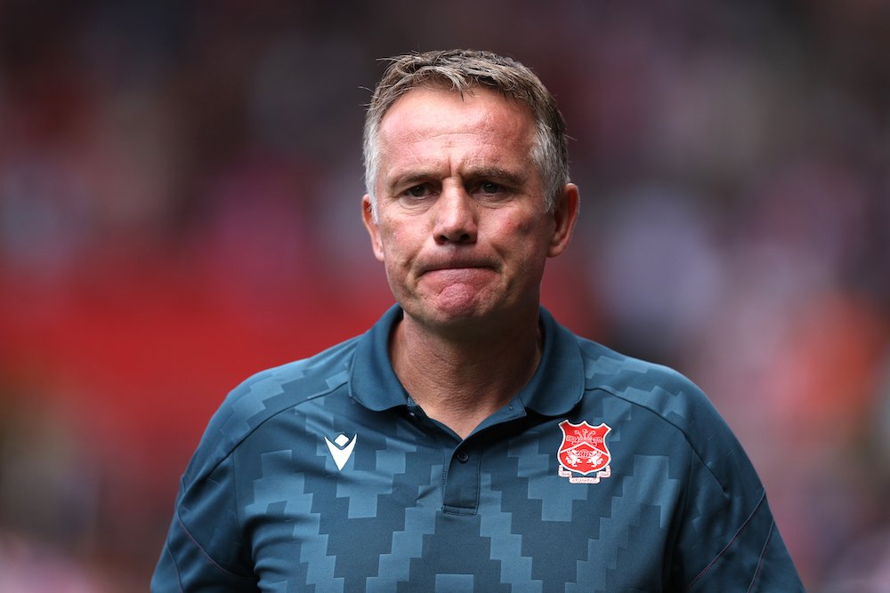 🗣️Phil Parkinson reconoció la gran entrega del equipo y el gol decisivo de Windass, aunque lamentó la derrota en los minutos finales. 

Kieffer Moore salió lesionado en el tobillo...

“El camino es duro, pero la pasión y el trabajo nos harán más fuertes.”

#WxmAFC #Wrexham