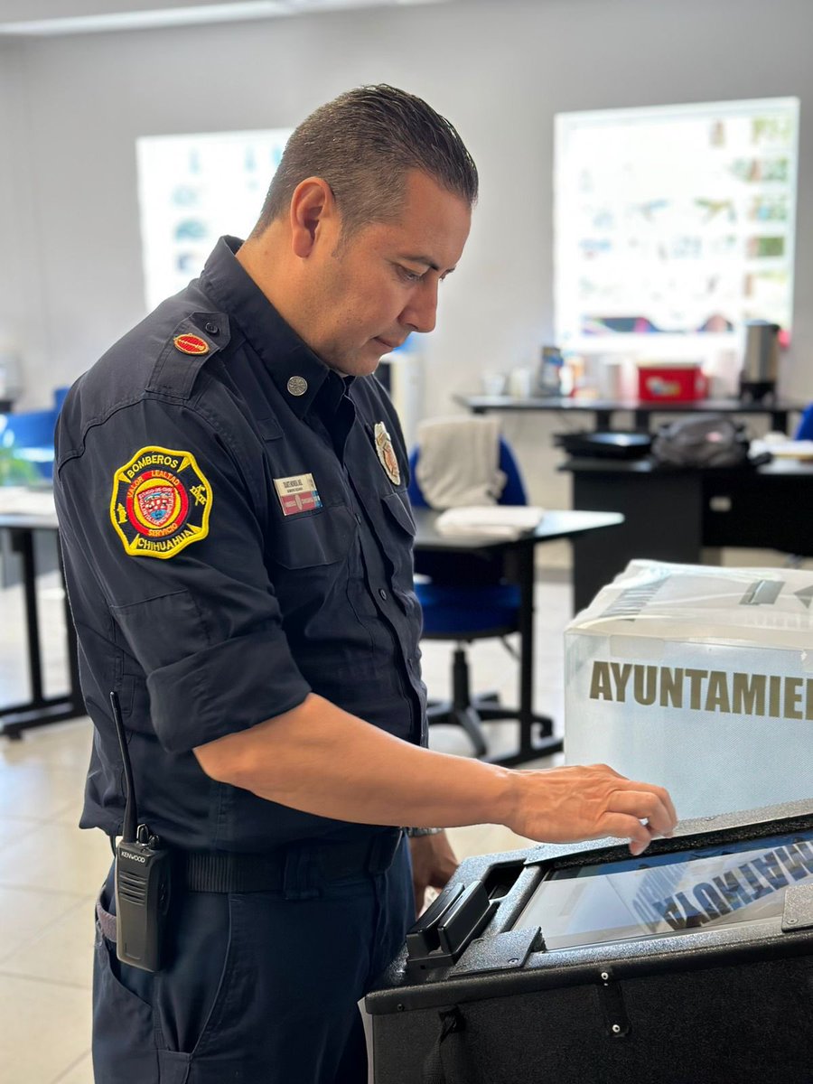 🗳️👩‍🚒🎖️ Bombero del Año 2025.

Mediante el uso de urnas electrónicas, colaboramos con la Dirección de Seguridad Pública Municipal de Chihuahua [<a href="/policiachih/">Dirección de Seguridad Pública Municipal</a>] para reconocer la destacada labor de quienes, con entrega y valentía, protegen a la sociedad.