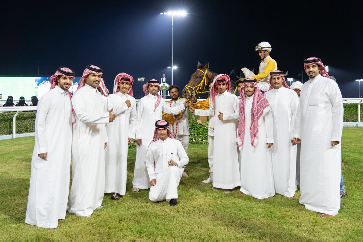 نتيجة الشوط الـ 8 الحفل ( 6 ) 

◻️الفائز : شامخة طويق
◻️المالك : الأمير سيف الدين بن سعود بن عبدالعزيز 
◻️المدرب : فهد مسلط
◻️الخيال : اسامه الشهراني
◻️المسافة : 1400م

#نادي_سباقات_الخيل🐎
#موسم_سباقات_الطائـف