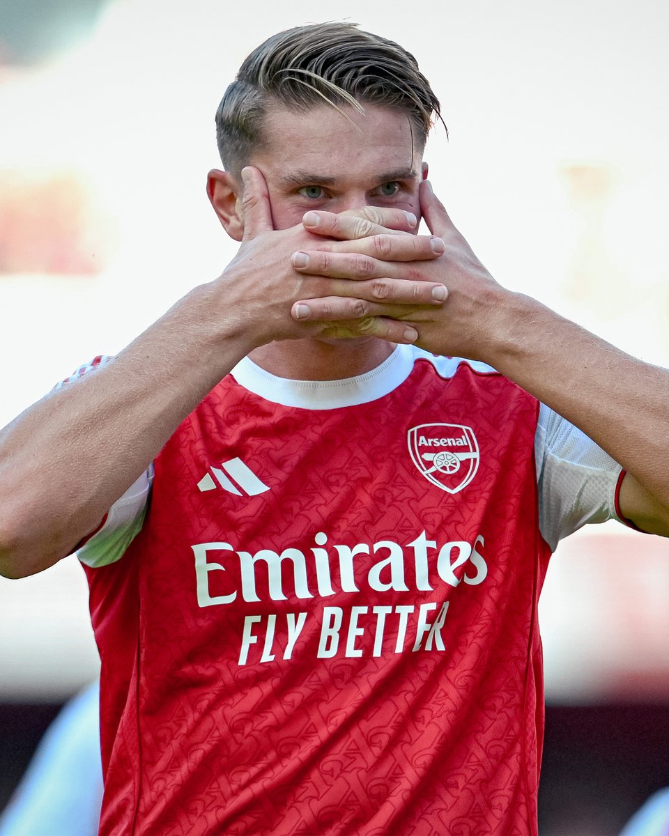 Viktor Gyokeres has his first goal in Arsenal colours 🫱😀🫲

The striker opened the scoring for the Gunners against Athletic Bilbao 🔴