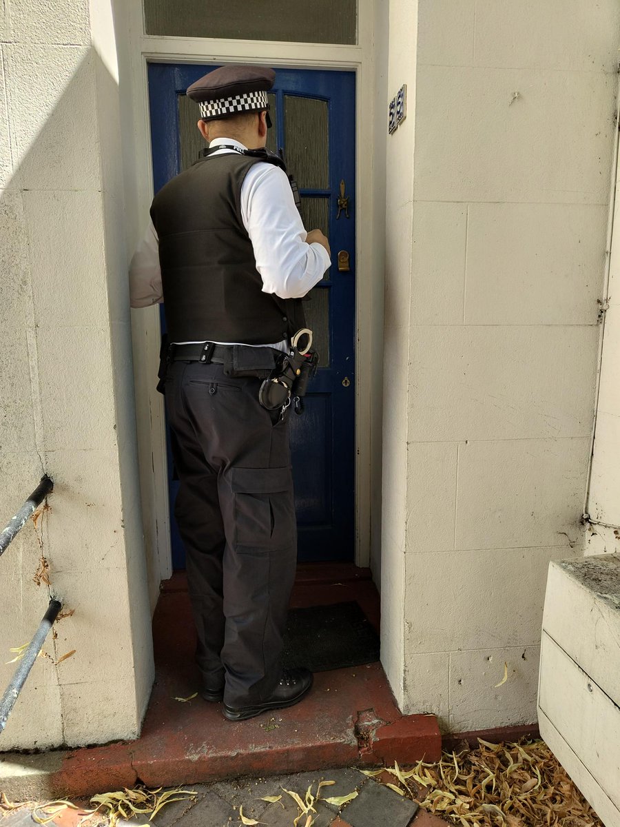 MPSNorthHanwell's tweet photo. North Hanwell &amp; @MPSHanwellBway SNT were out today conduction several arrest enquires on the wards, We also conducted several stop and searches for Class A and have been patrolling ward hot spots. #london #ealing #snt #policing #met #stopsearch #safercommunity #communitypolicing https://t.co/9XMQzD6piM
