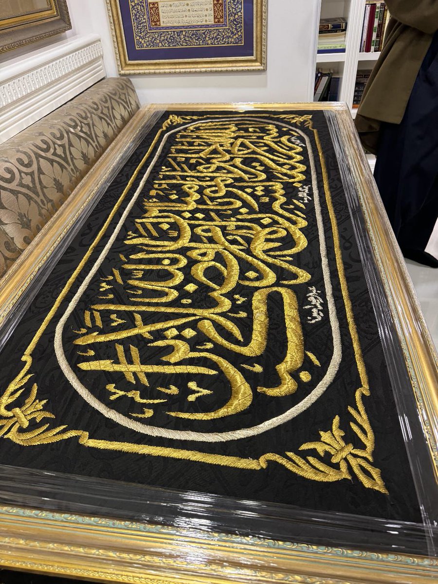 Tekkeye gelip giden genç bi esnaf vardı
Cübbeli ile İsmailağanın arası açılınca bir süre bu esnaf da tekkeden uzaklaştı

Ofisine arada bir uğrayan cübbeli aşığı bir hoca bunu cübbeli ile tanıştırmak istediğini söyleyince esnaf arkadaş olumlu cevap verdi

Çok kısa süre sonra