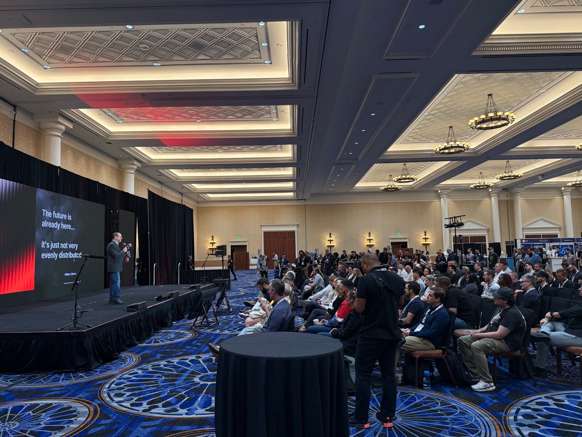 shieldedtech's tweet image. Full house for @eranbarak’s main stage session on bridging Web2 ↔ Web3.

If you couldn’t make it, recording coming soon. 👀