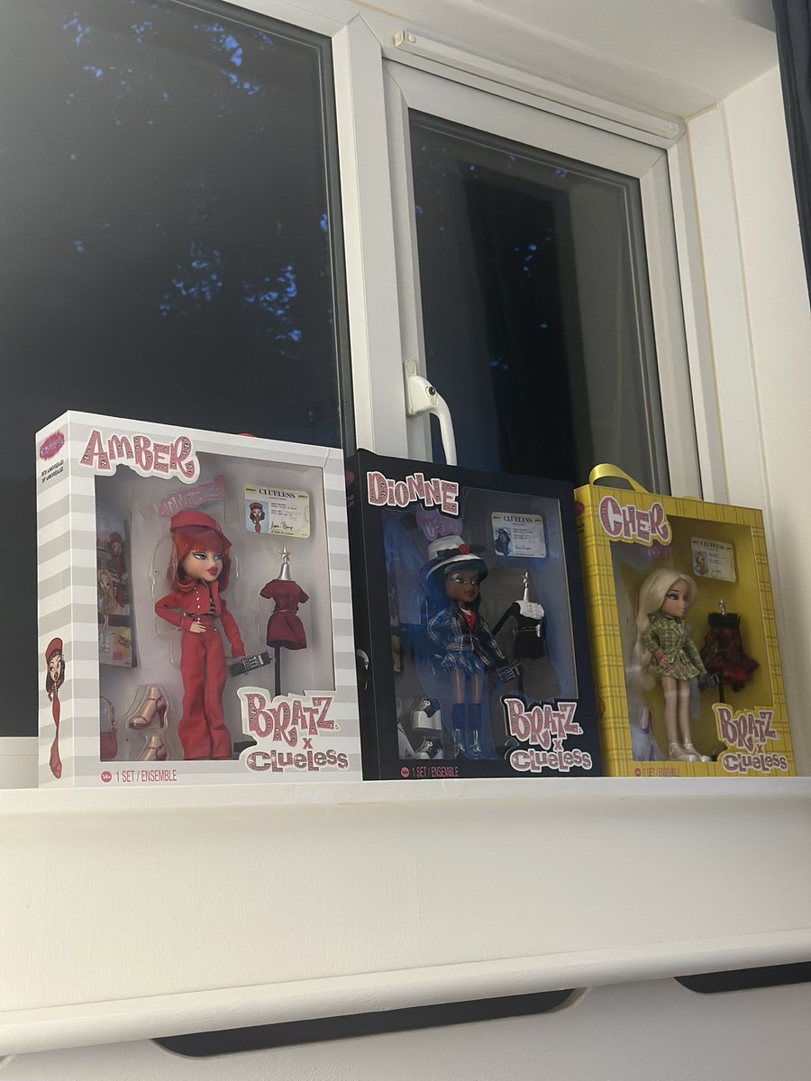 finalmente a coleção de clueless completa and it’s giving Jade from habblet