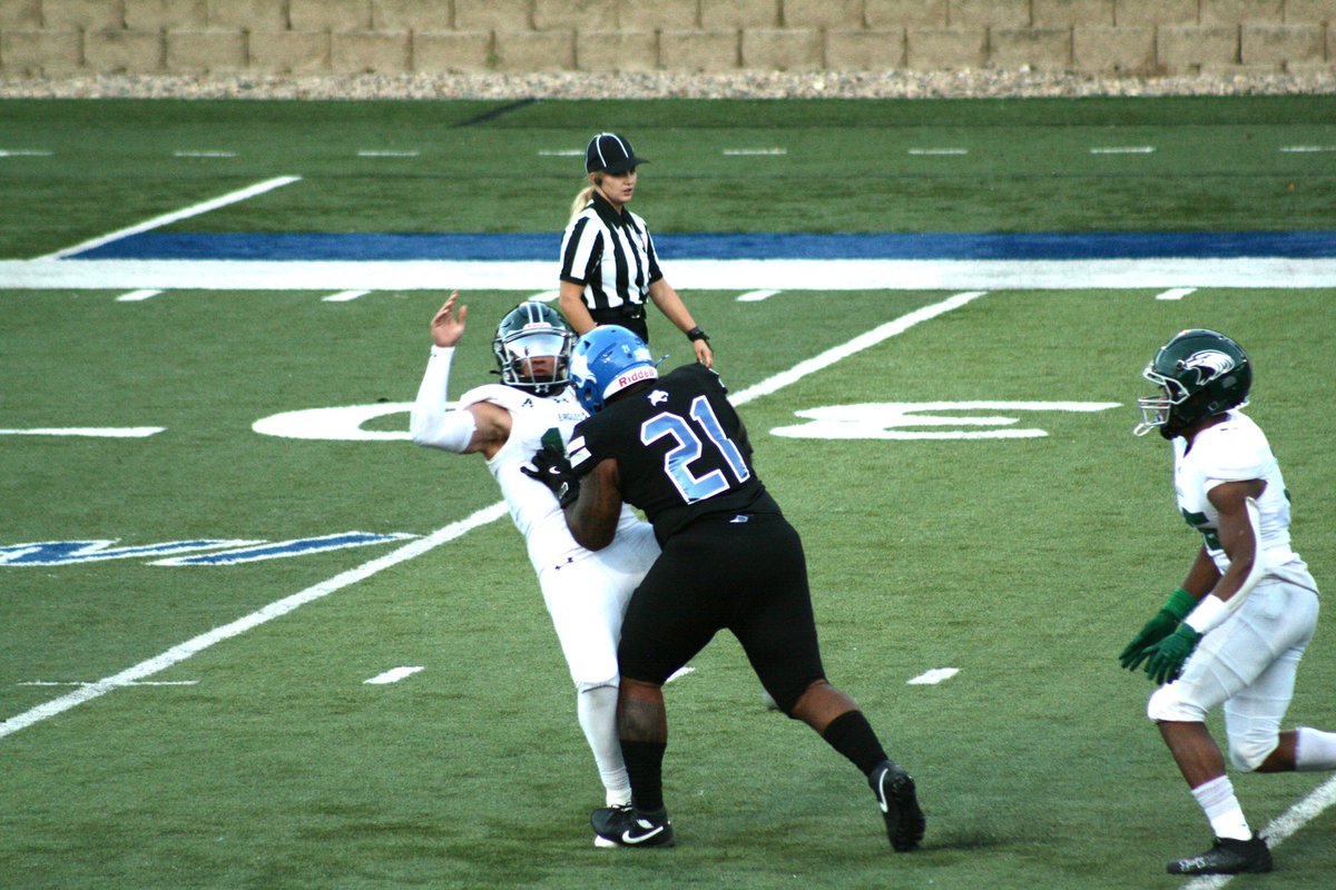 Peru State Football (@pscfootball) on Twitter photo 21 Days!
Senior Zahir “Ziggy” Washington 
Leads the Defensive line leading one of the stoutest Defenses in the league! 21 Days!
Senior Zahir “Ziggy” Washington 
Leads the Defensive line leading one of the stoutest Defenses in the league!